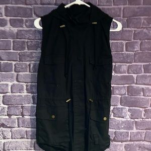 Love tree brand black vest size large. NEVER WORN.